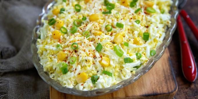 Layered salad with saury and corn