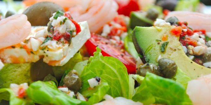 Recipe Greek salad with shrimp, avocado and capers