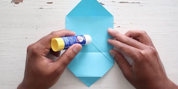 envelope with your hands: grease the paper with glue