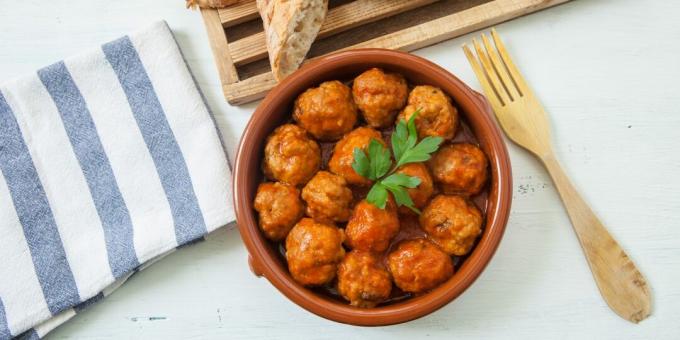 Meat balls with tomato sauce