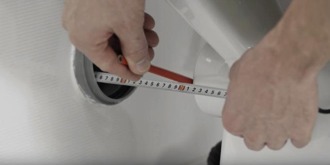 Installing a toilet: align the drain with a bell sewerage