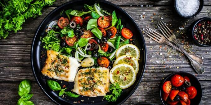 Fried cod with vegetable salad