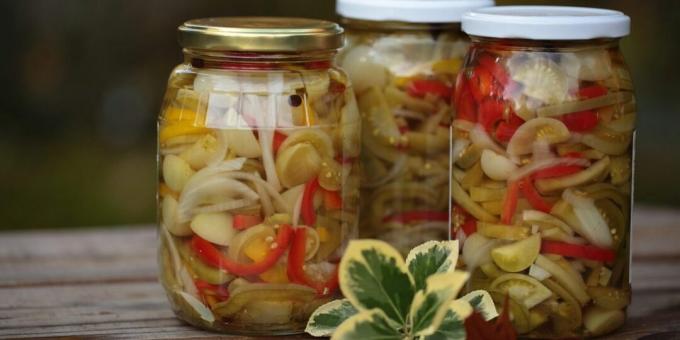 Salad of green tomatoes with onions and peppers for the winter