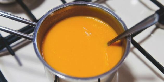 Creamy pumpkin soup with blue cheese and almonds