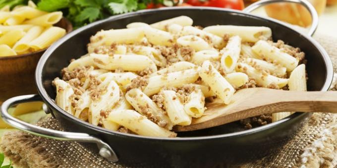 Recipe for pasta nautically with boiled meat