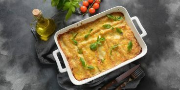 Cannelloni with minced chicken with bechamel sauce