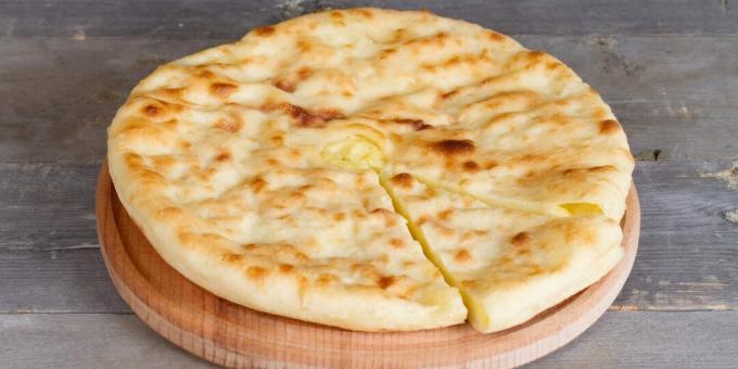 Ossetian pie with potatoes and cheese