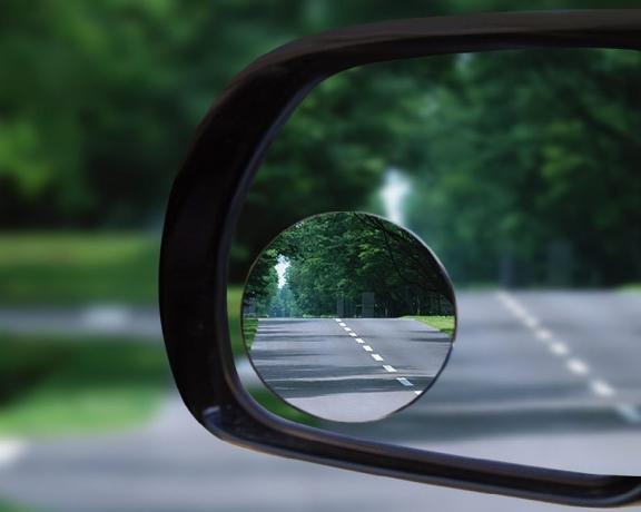 Gadgets for the car: the mirror