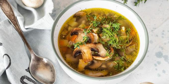 Simple mushroom soup with barley