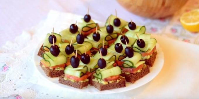 Recipes canapés with red fish, avocado and cucumber