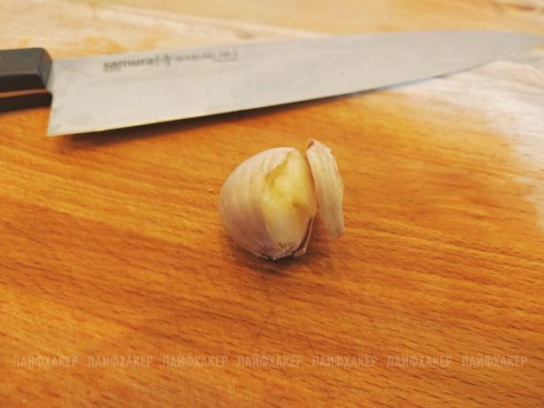 sloppy joe: Cleaning garlic