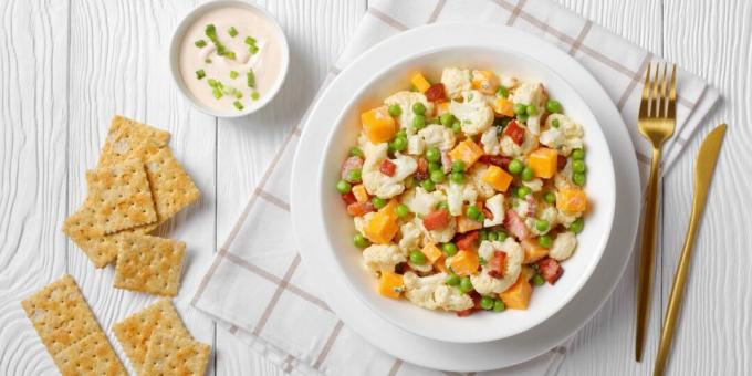 Cauliflower salad with cheese and bacon