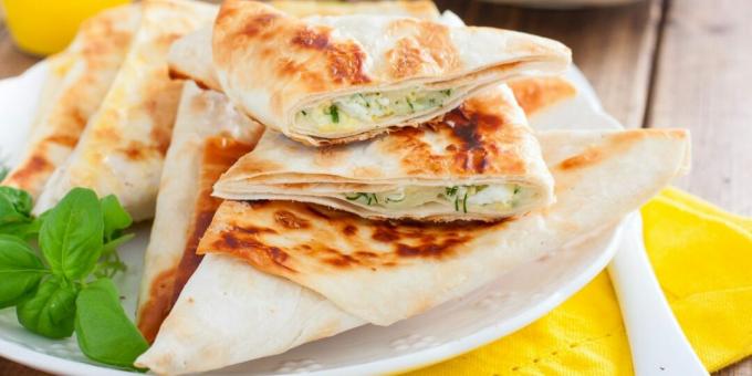 Lavash triangles with cheese and eggs