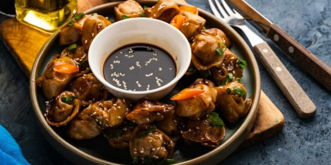 Fried dumplings with soy sauce