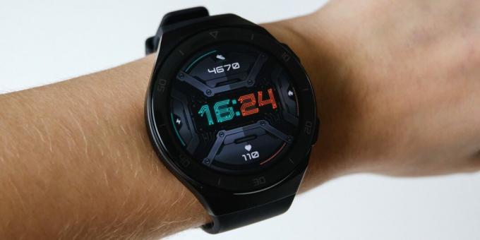 Huawei Watch GT 2e on hand