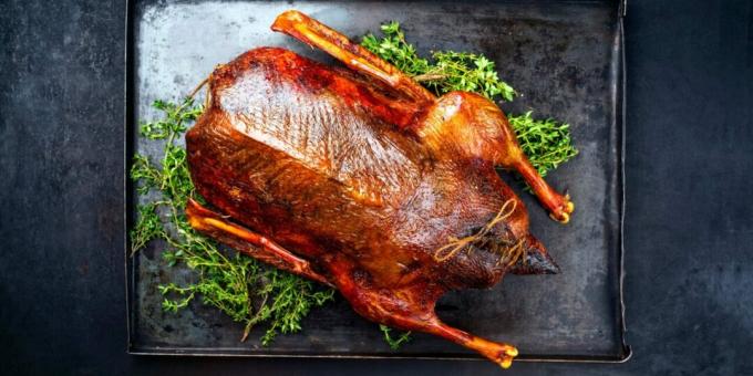 Goose stuffed with apples and prunes
