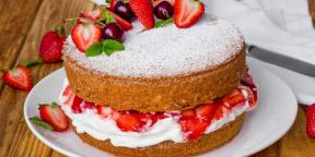 Sponge cake with berries and sour cream - Lifehacker