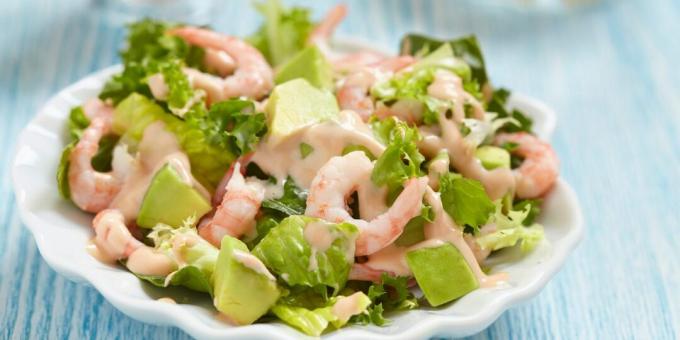 Salad with avocado, shrimp and mustard dressing