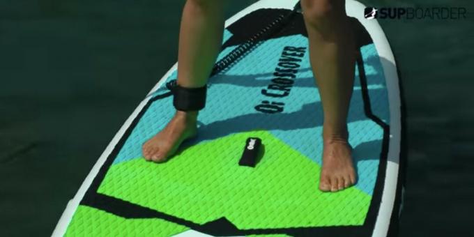 Safety rope on a paddle board