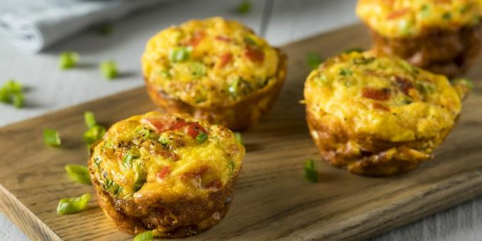 Meat muffins with eggs and vegetables