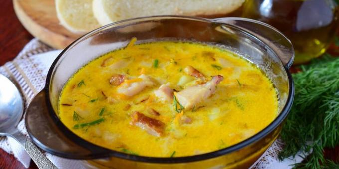 Soup with processed cheese and smoked chicken