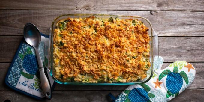 Turkey fillet casserole with rice and broccoli