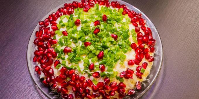Pomegranate and beef salad: a simple recipe