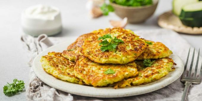 Simple pancakes from zucchini with cheese