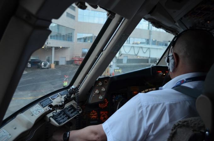 Andrew Gromozdin pilot "Boeing", the applause of passengers