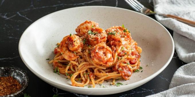 Pasta with shrimps in tomato sauce