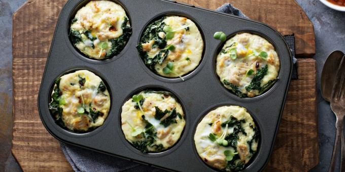 Egg white muffins with spinach and tomato