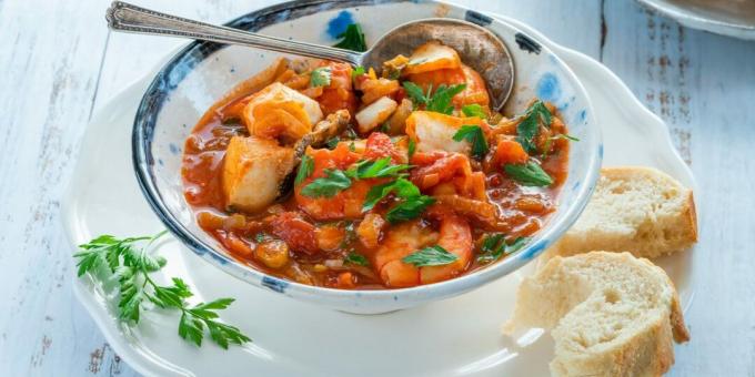Fish stew with shrimps in tomato sauce