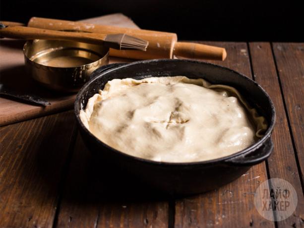 How to cook an inexpensive dinner: rustic pie with seasonal vegetables