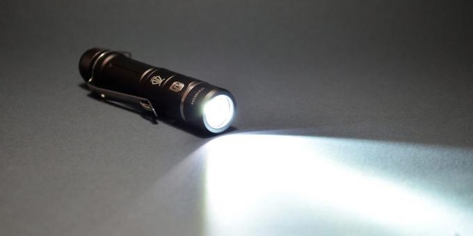 how to choose a flashlight: JETBeam E10R: beam