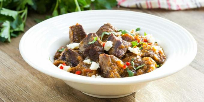 Stewed beef with vegetables and feta