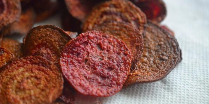 Beet chips with cinnamon