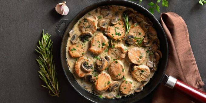 Pork medallions in creamy mushroom sauce