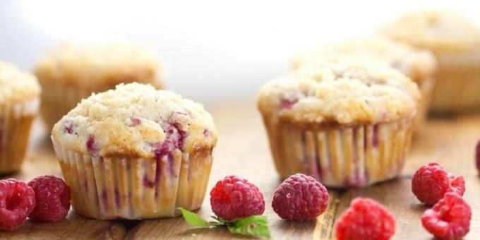Muffins with raspberries and nuts
