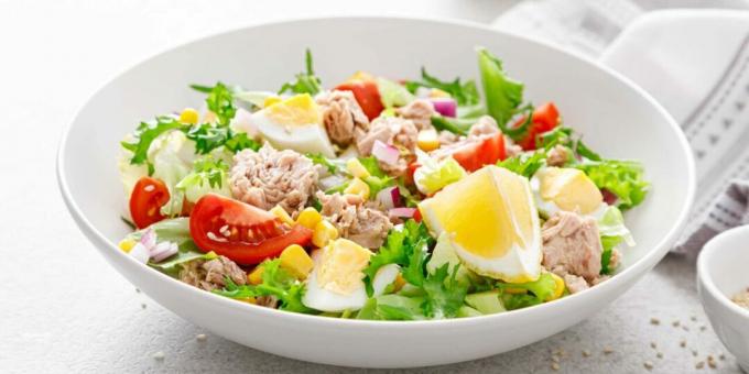 Salad with canned tuna, eggs and corn