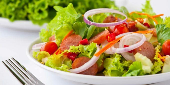 Salad with tomatoes, celery and sausages