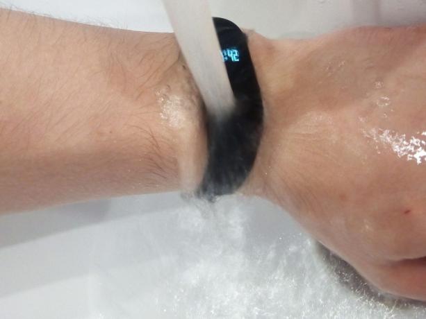 Testing in corrosive conditions Xiaomi MiBand 2