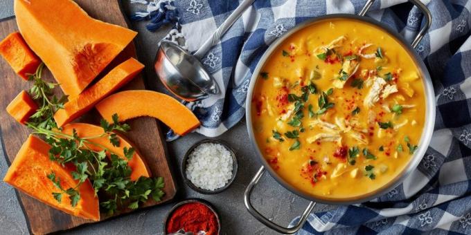 Chicken soup with pumpkin and cheese