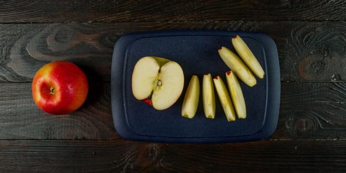 Charlotte recipe with photo: Slice apples