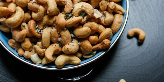 Harmful foods: unprocessed cashews