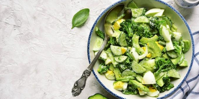 Salad with broccoli, eggs and avocado