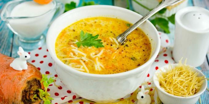 Chicken soup with vermicelli and cream