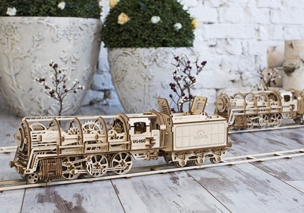 UGEARS: locomotive with tender