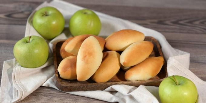 Lenten pies with apples