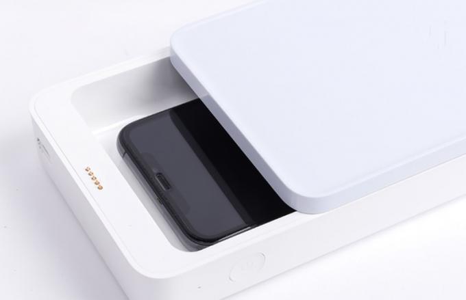 Xiaomi introduced a case for disinfecting smartphones and other equipment