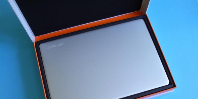 Teclast F7. Inside the box